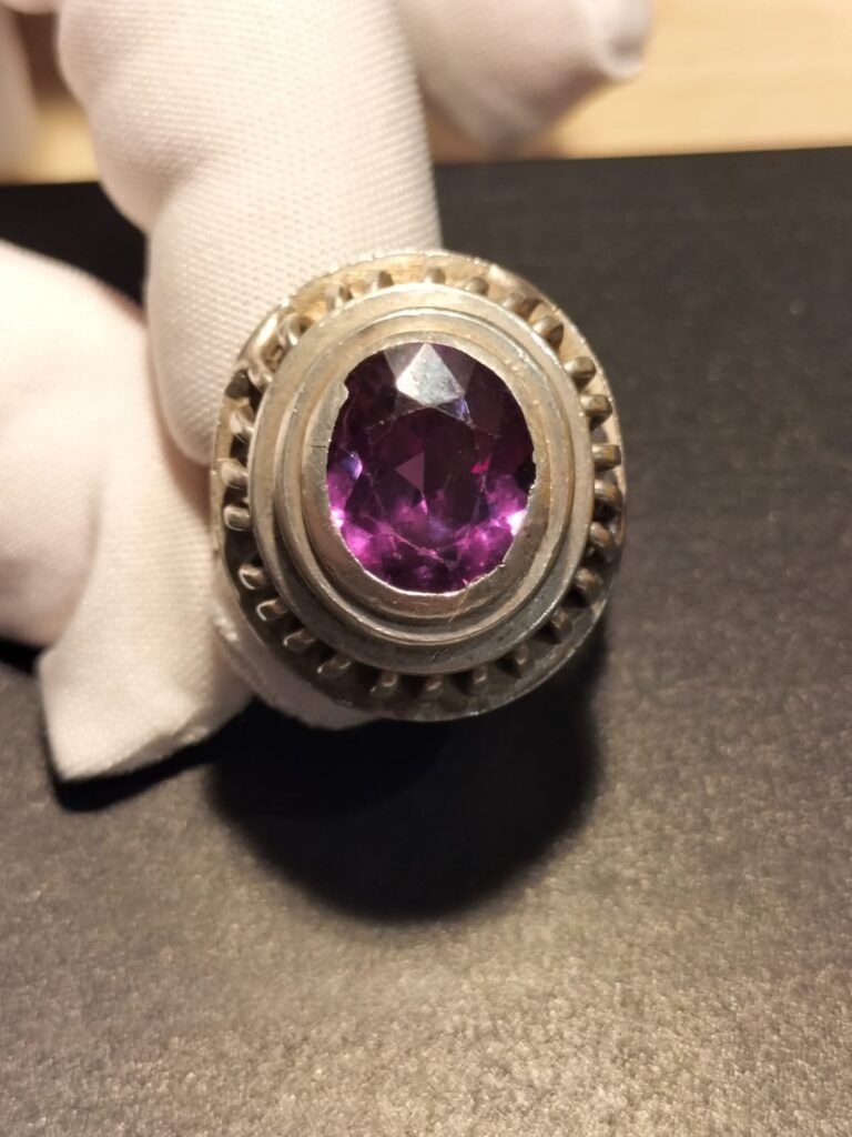 Synthetic flame fusion colour change sapphire under incadescent light 